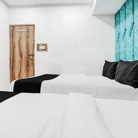Super Collection O Maninagar Near Railway Station Formerly A1 Residency Ahmedabad Exterior photo