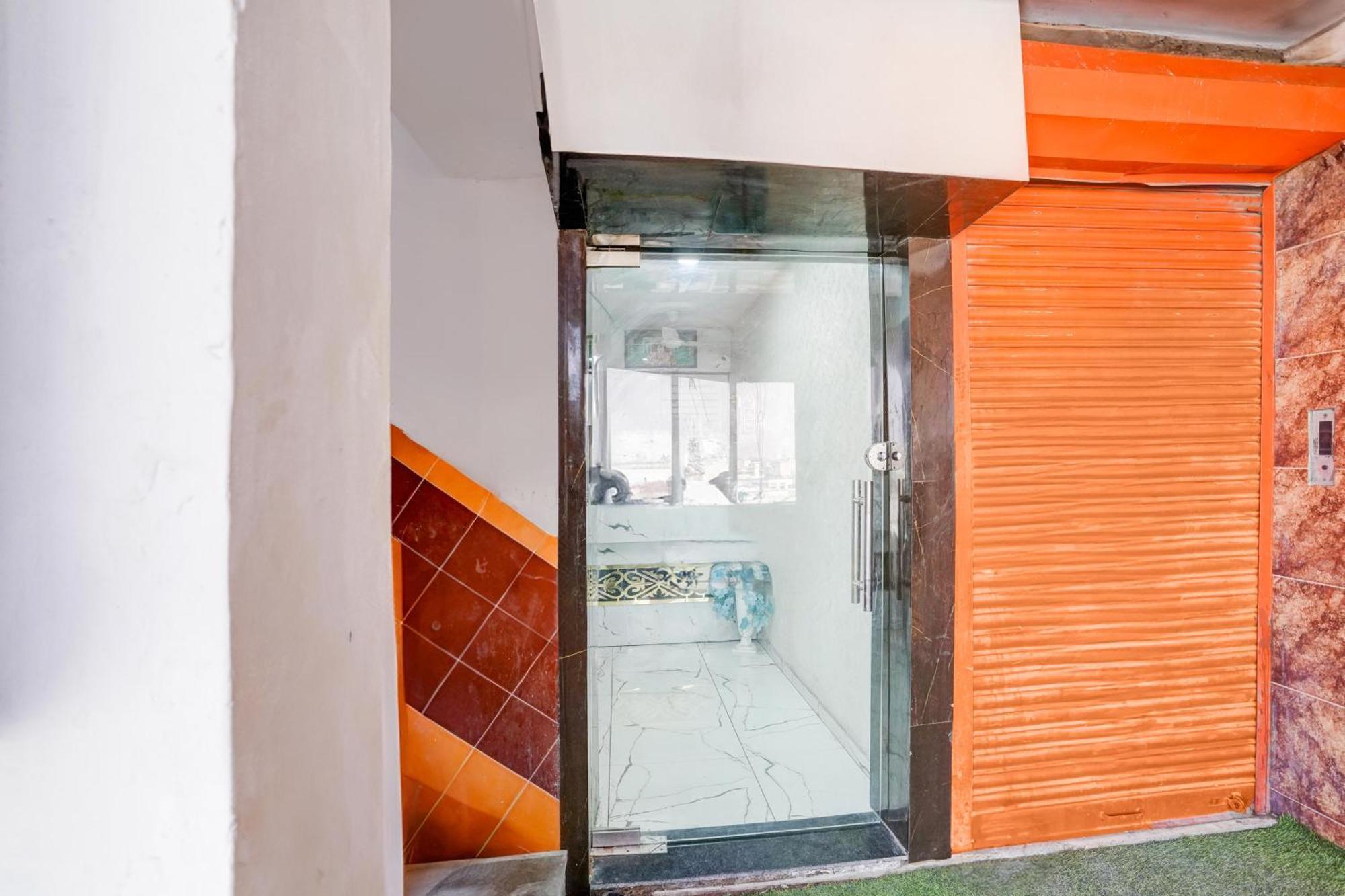 Super Collection O Maninagar Near Railway Station Formerly A1 Residency Ahmedabad Exterior photo